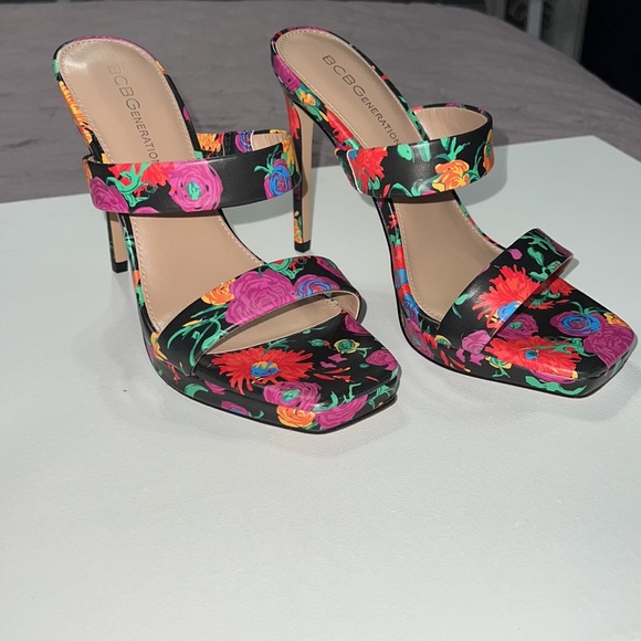 BCBGENERATION Women's Catina Platform Sandal - Picture 3 of 5